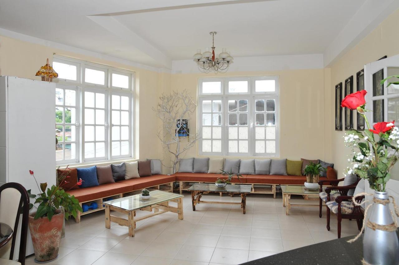 Pines Hotel Да Лат Екстериор снимка